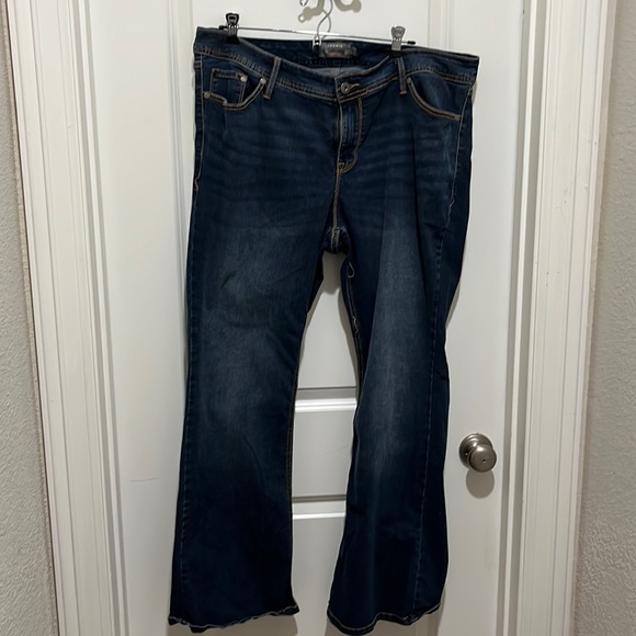 Torrid. Plus Size. Luxe Slim Bootcut Jeans. Super Stretch. Medium Wash.
